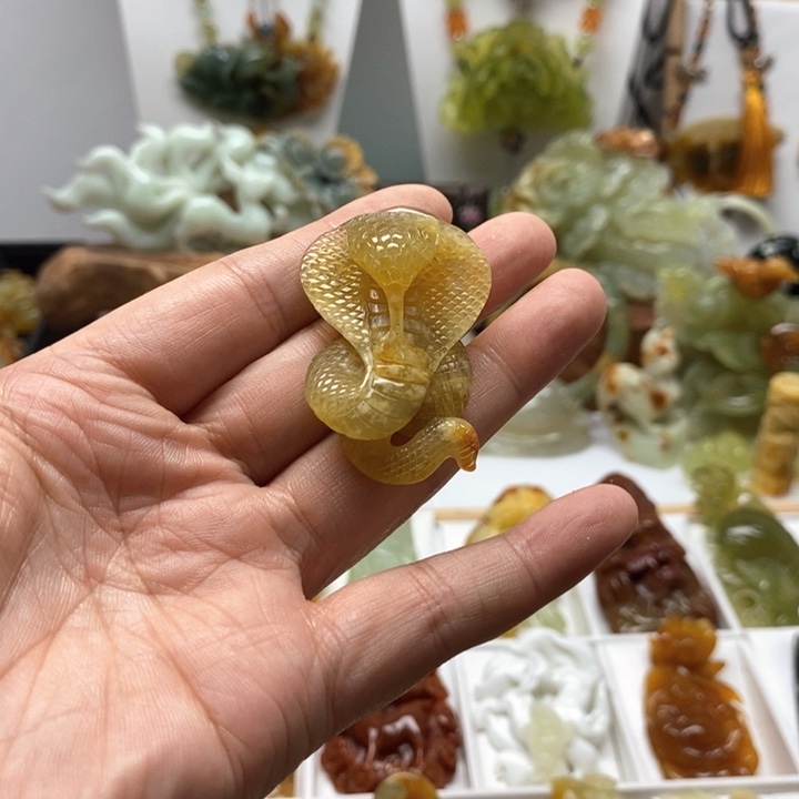 未镶嵌蛇纹石玉颈饰