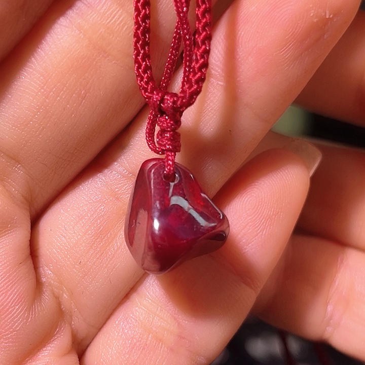 天然辰砂多****）朱砂原矿全透吊坠