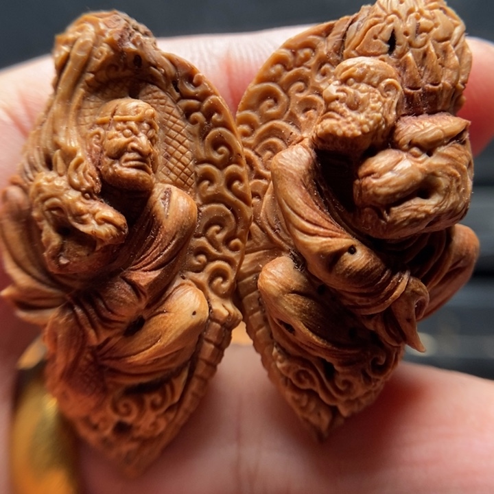 桃核手工降龙伏虎一对