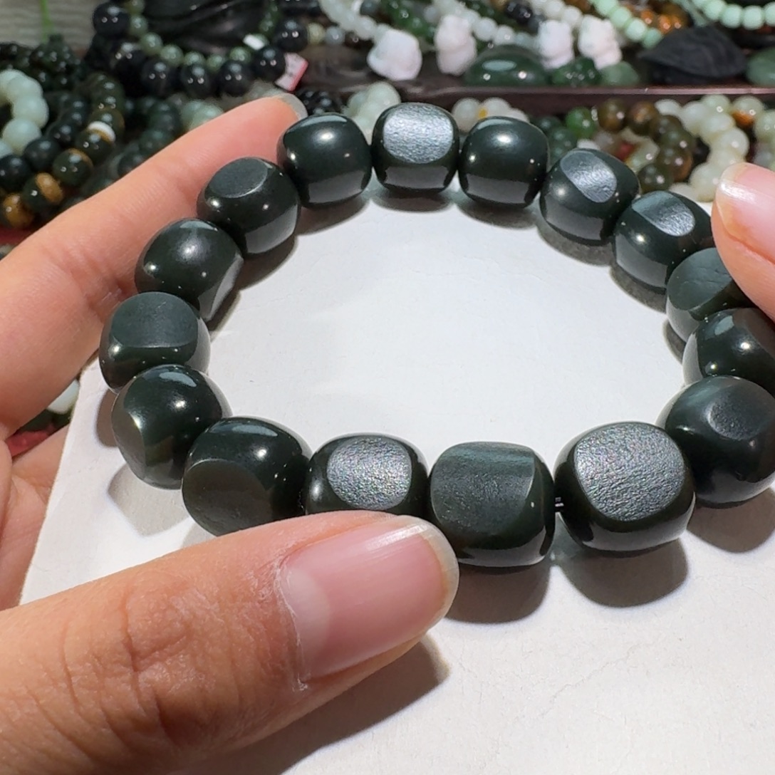 大***林和田玉未镶嵌手链