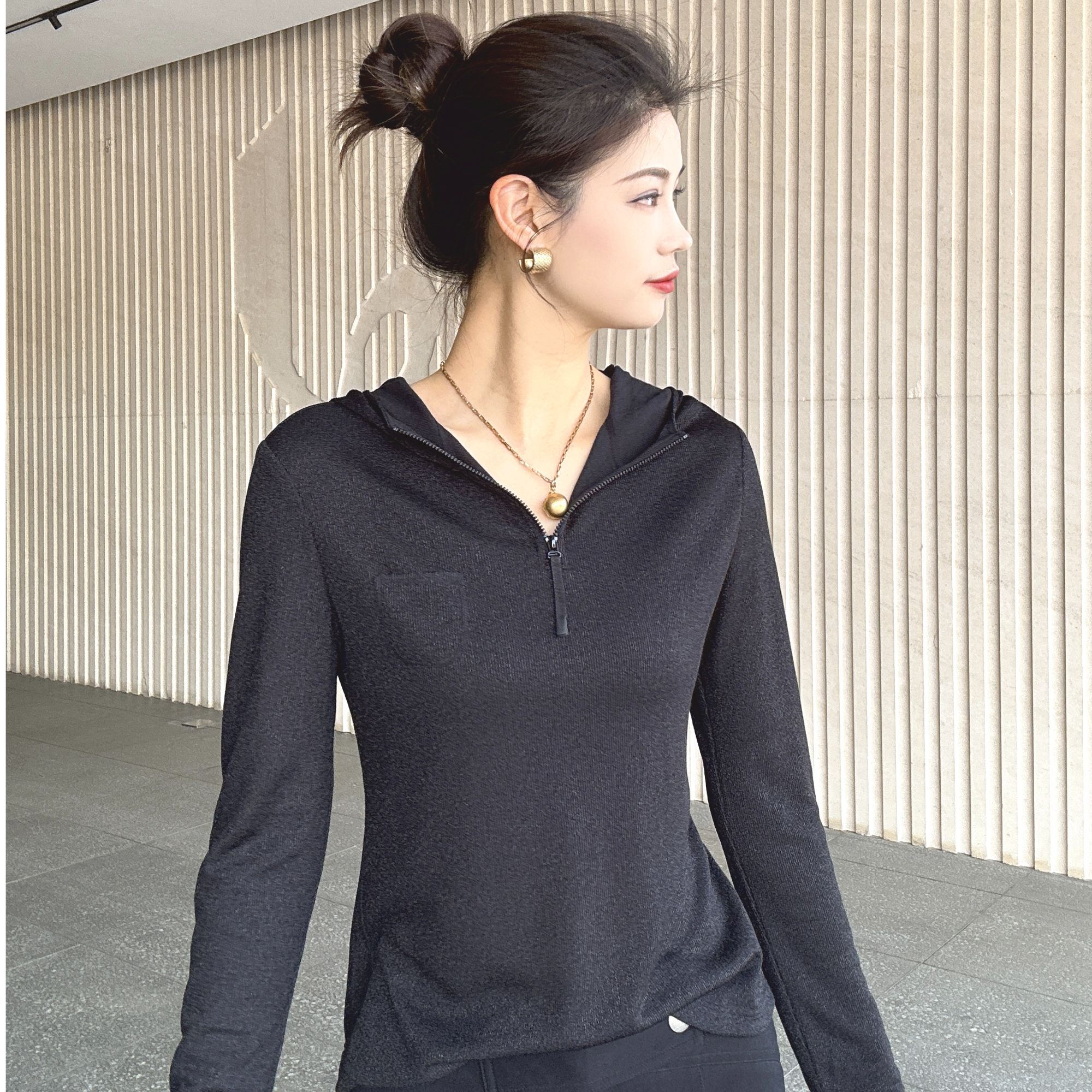 AMASS/阿玛施黑色细闪款精致时尚显瘦长袖半拉链休闲卫衣/5300662