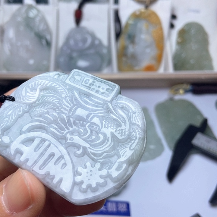 翡翠未镶嵌颈饰翡翠