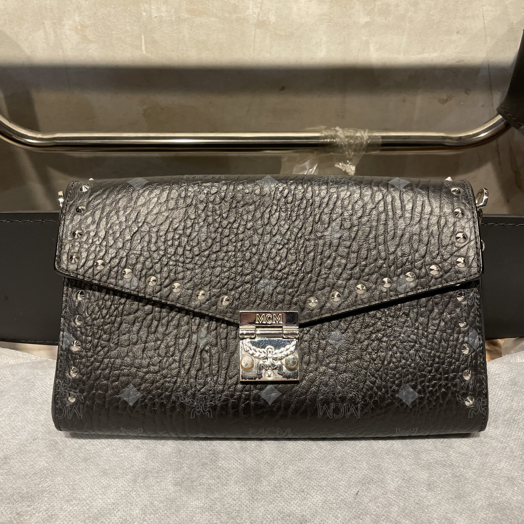 95新 MCM 复燃精选/黑色信封大号斜挎包