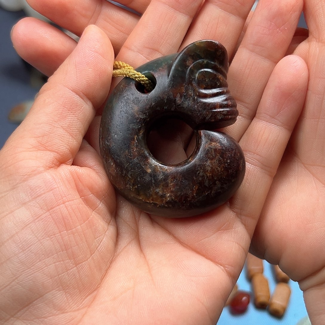 启***》和田玉未镶嵌挂件