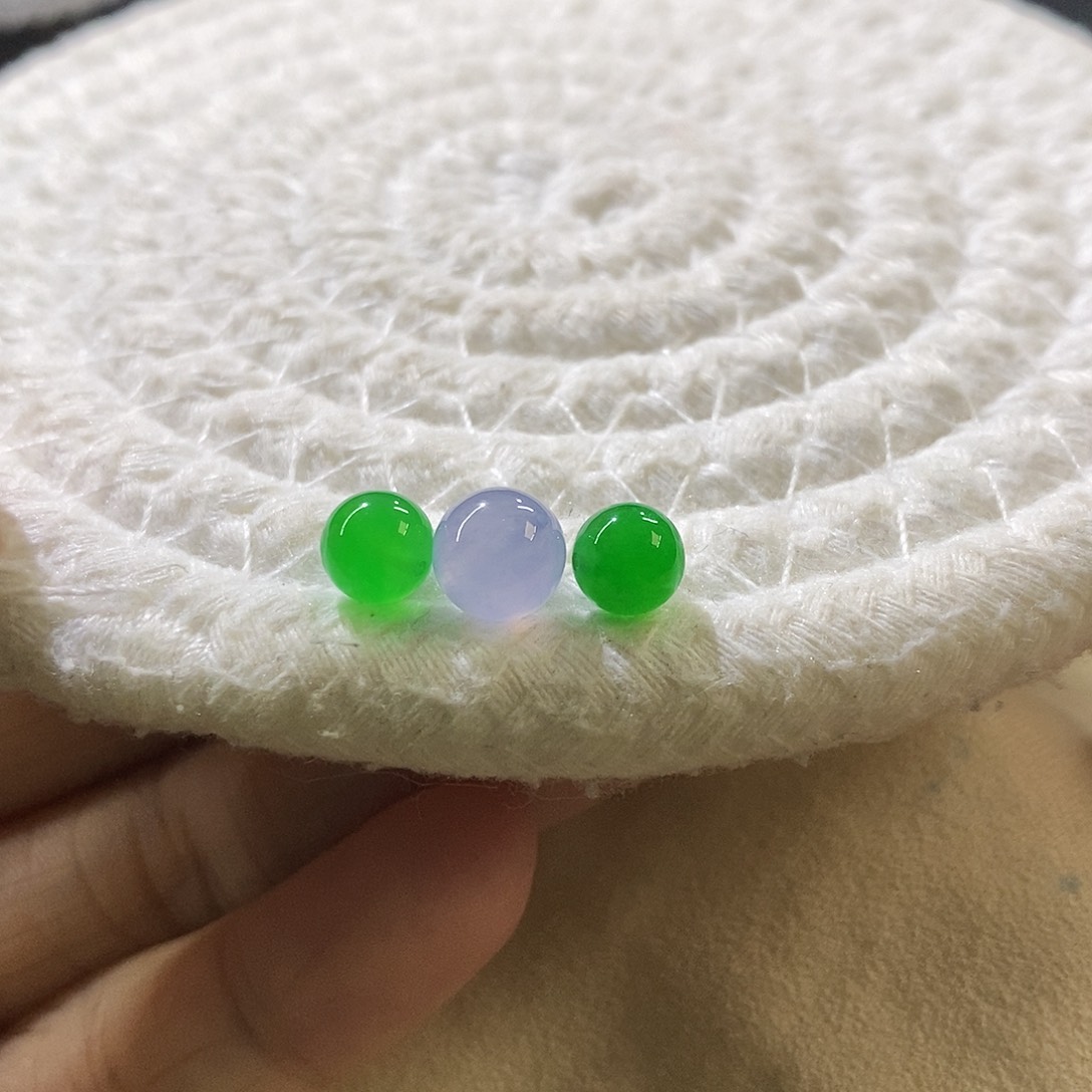 翡翠未镶嵌挂件一组