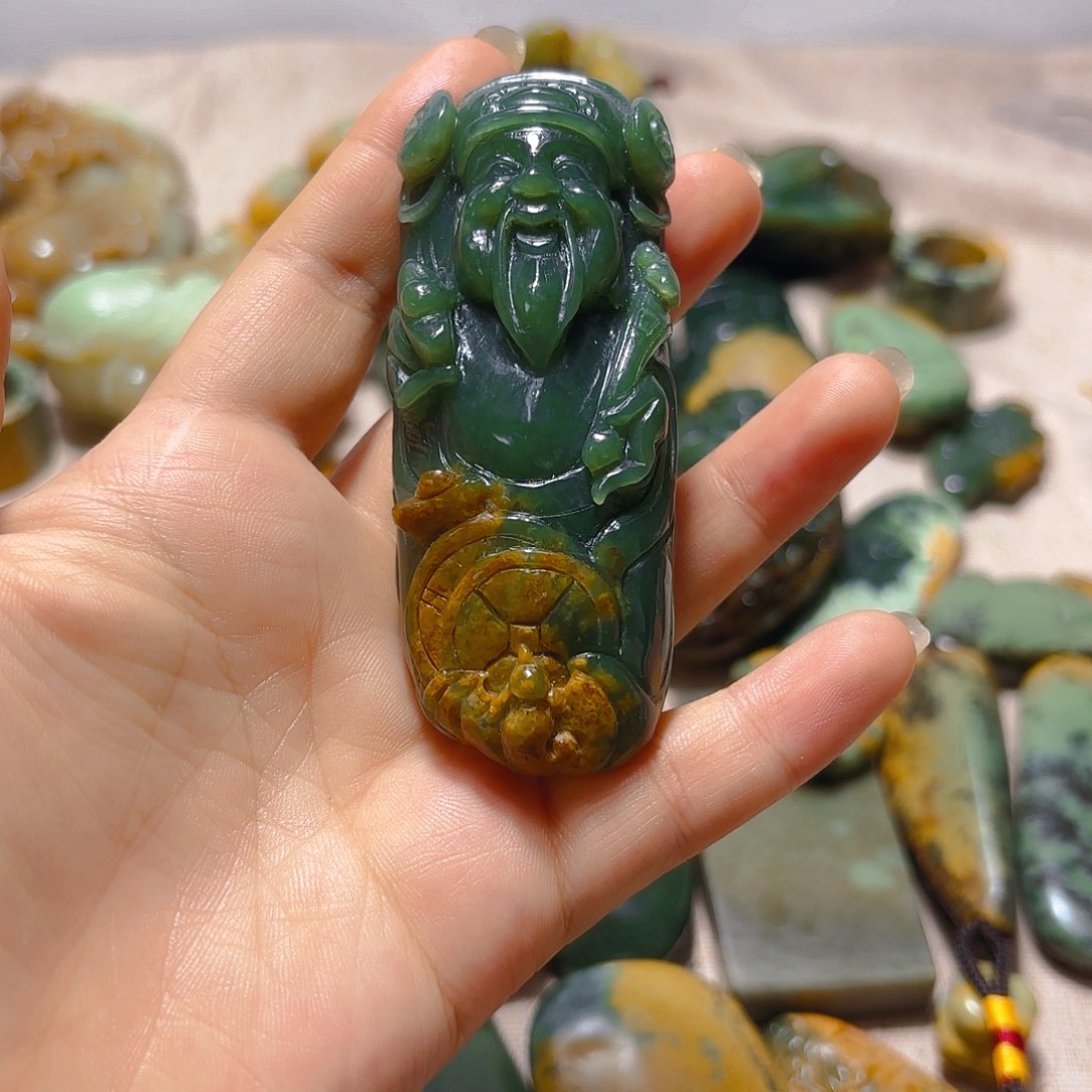 岫岩河磨玉（透闪石质玉）挂件未镶嵌麒*