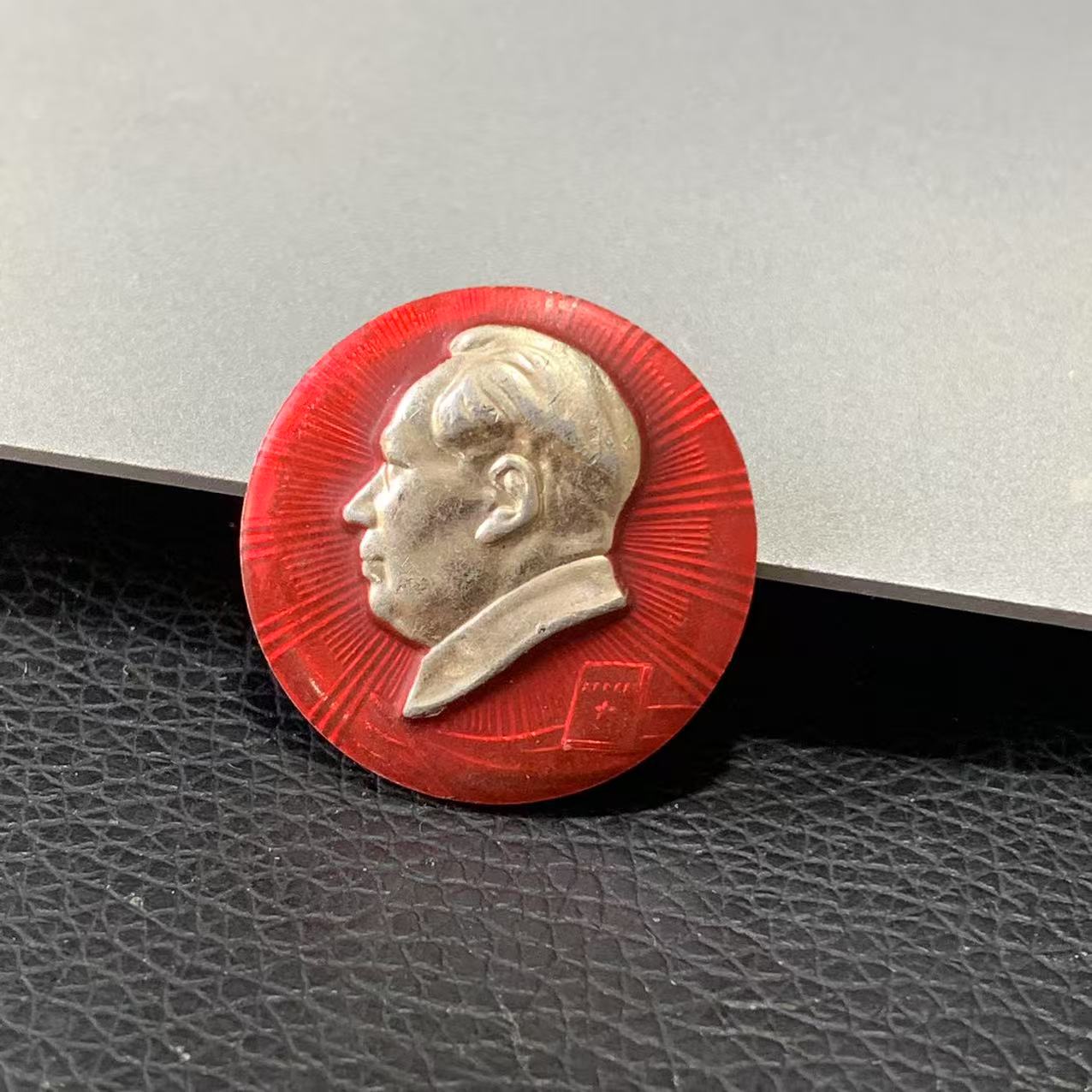 z3包邮6070年代伟人像章 毛主席胸章 爷爷徽章文革真品红色收藏