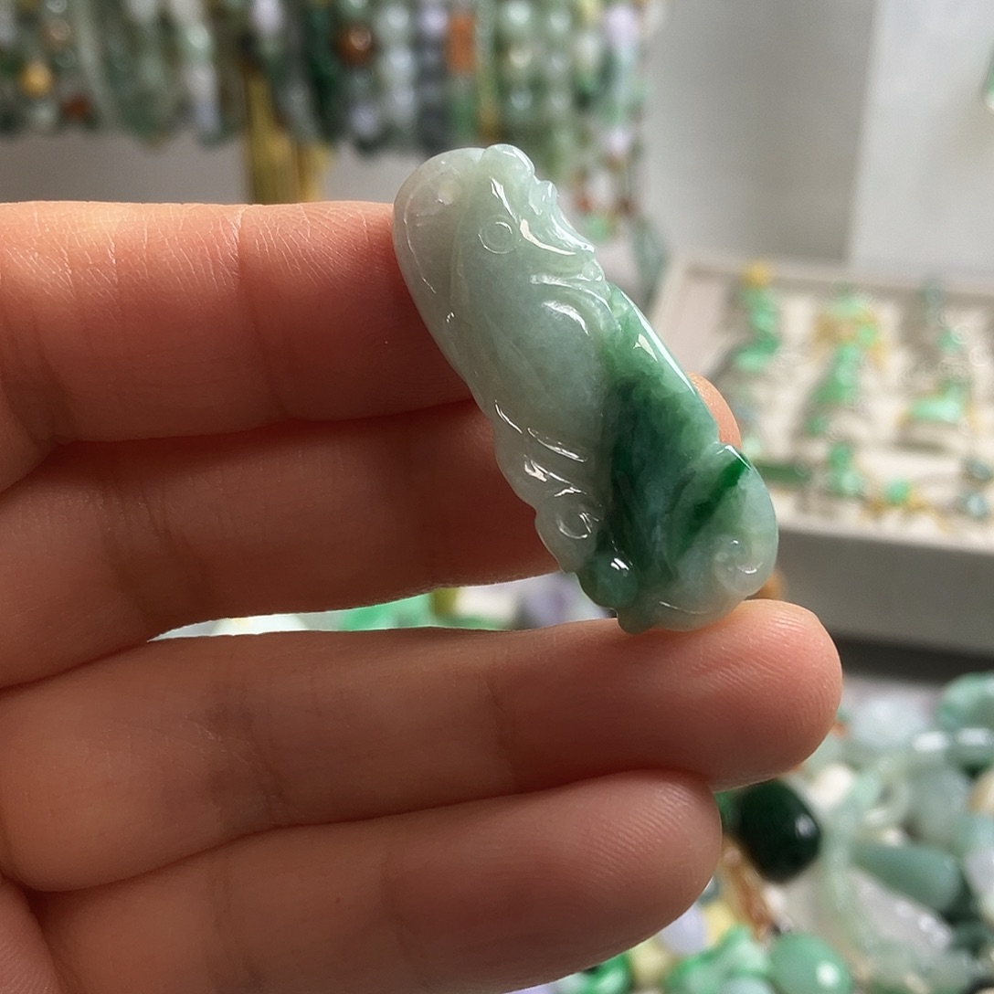 翡翠未镶嵌颈饰21