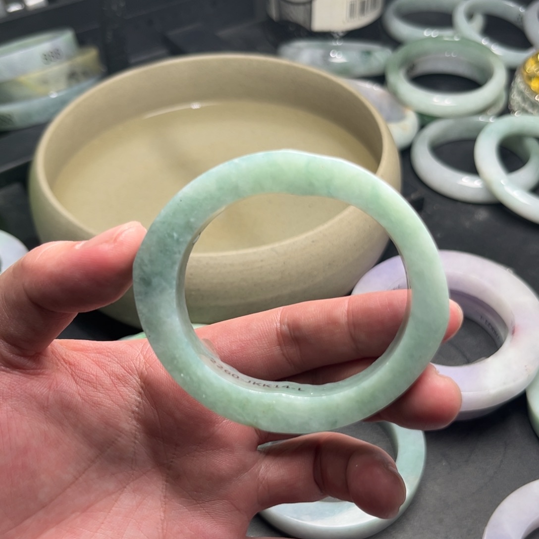 定制翡翠未镶嵌手镯