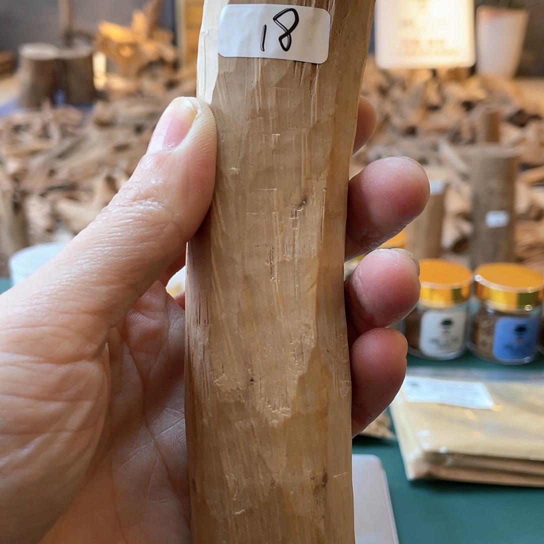 檀香木其他老山檀手把件180g