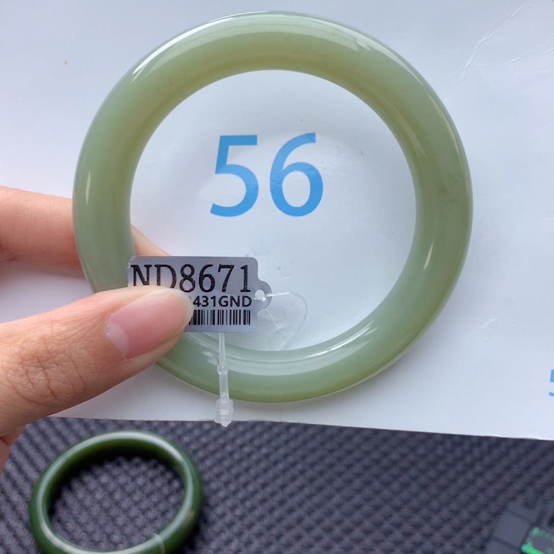 开***果和田玉未镶嵌手镯