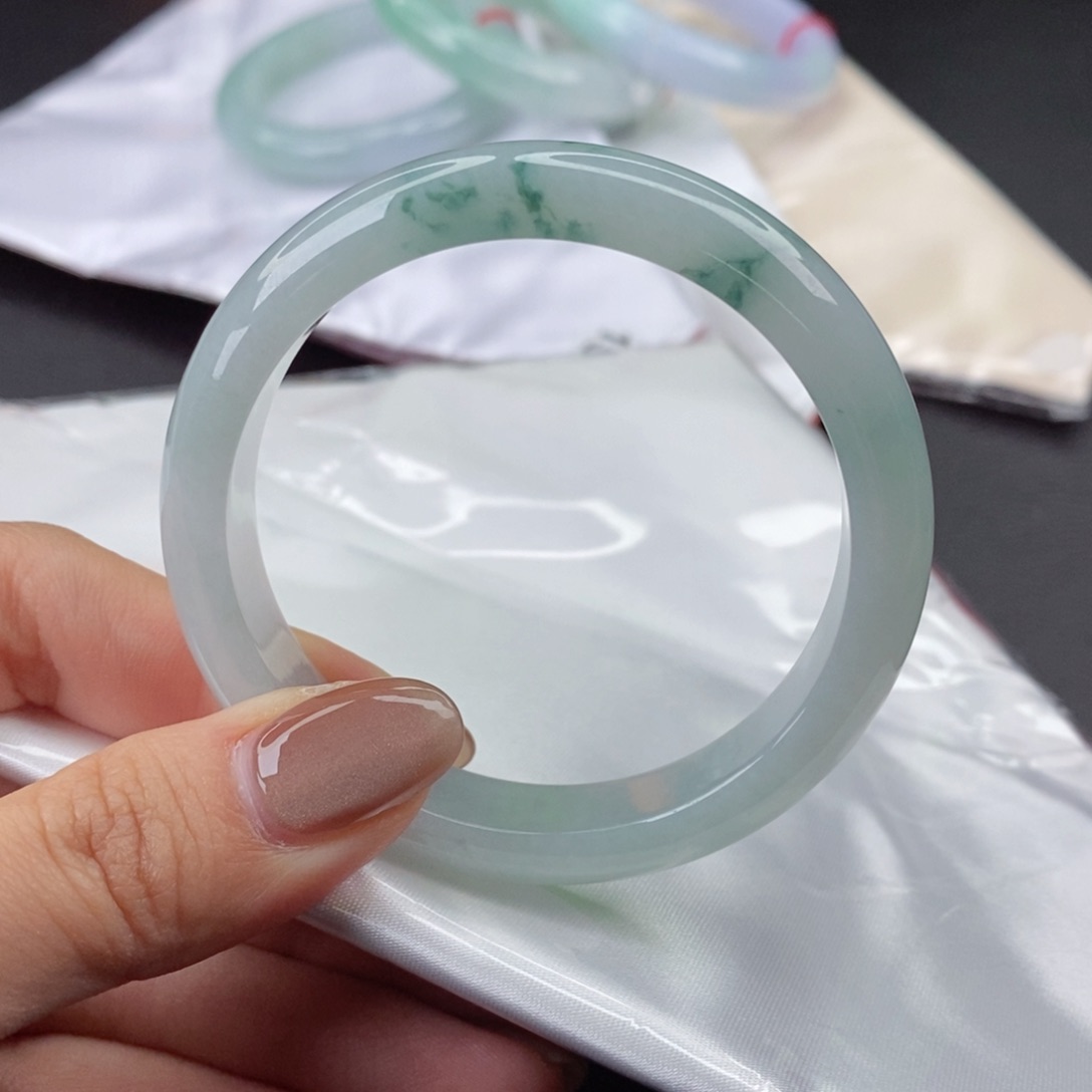 翡翠手镯未镶嵌天然翡翠手镯