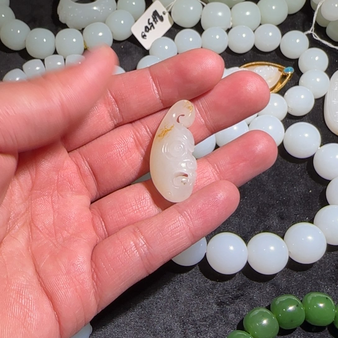 和田玉颈饰未镶嵌