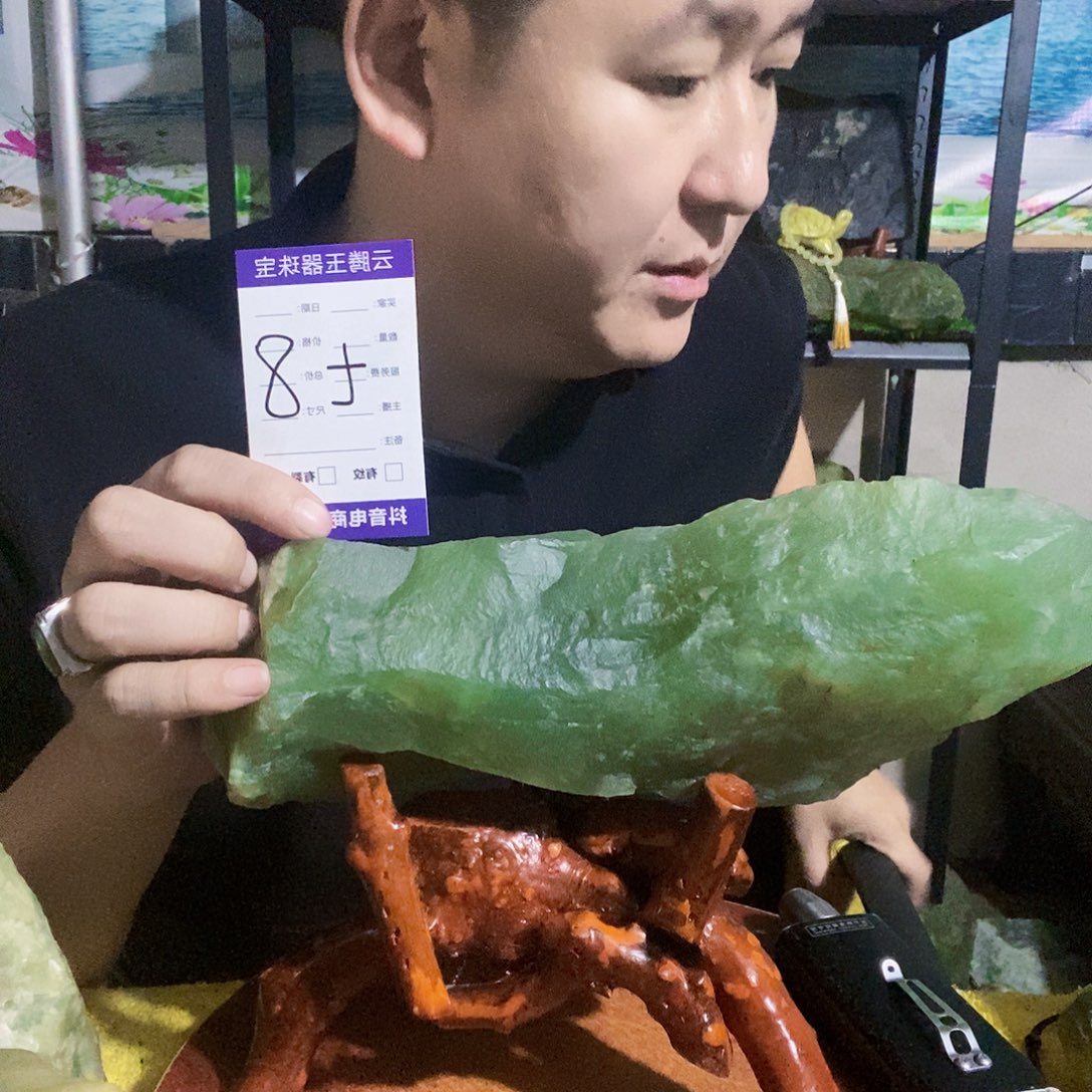 无***。蛇纹石玉未镶嵌纯天然岫玉原石