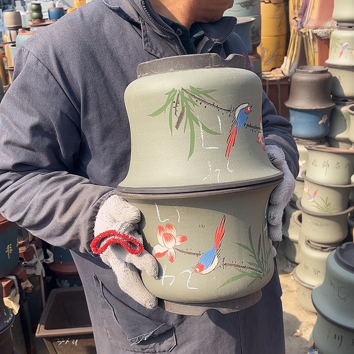 紫砂紫砂花盆和一条