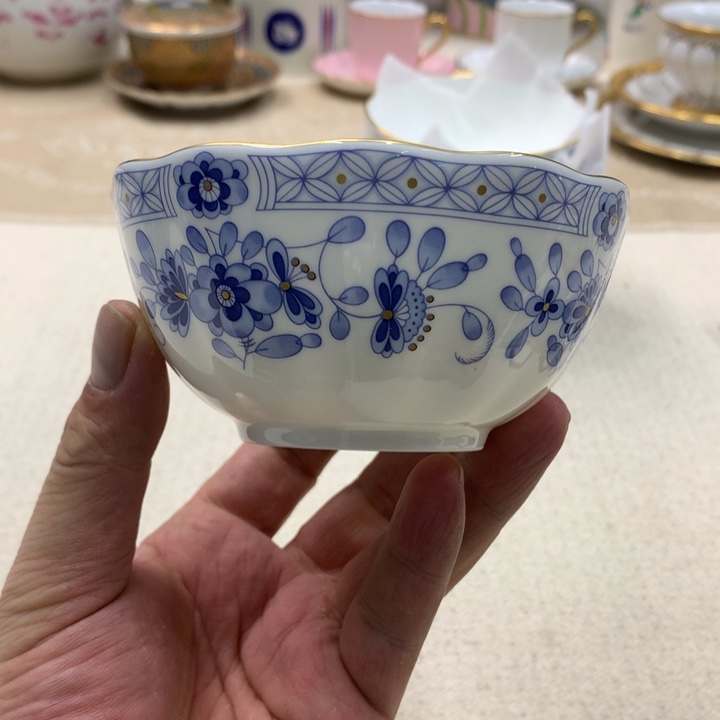 瓷片这只大闸蟹已经