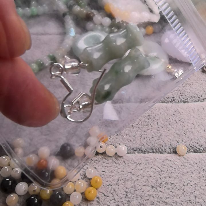 翡翠颈饰未镶嵌耳沟