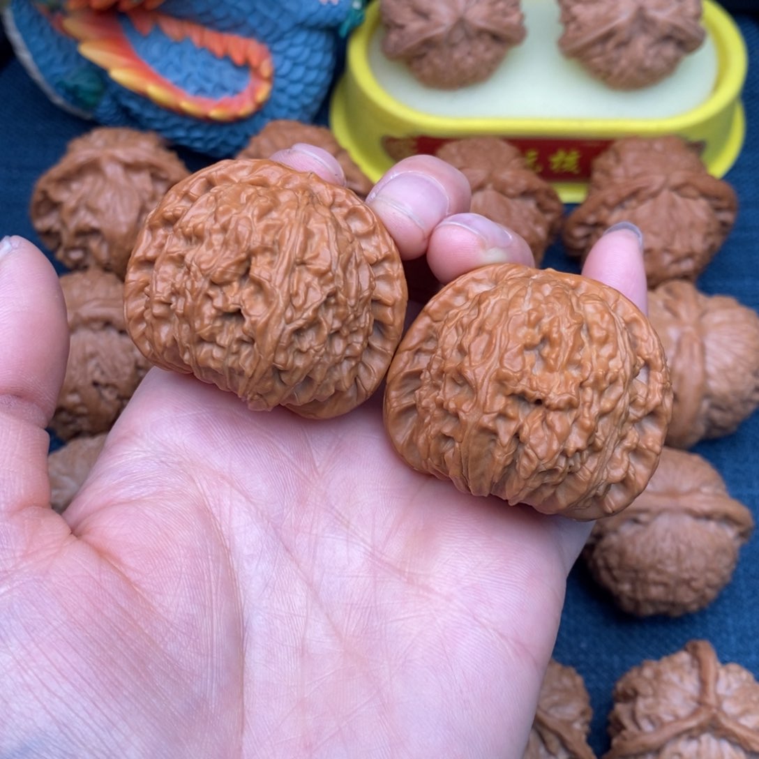 文玩核桃把件41老树原桩闷尖球白