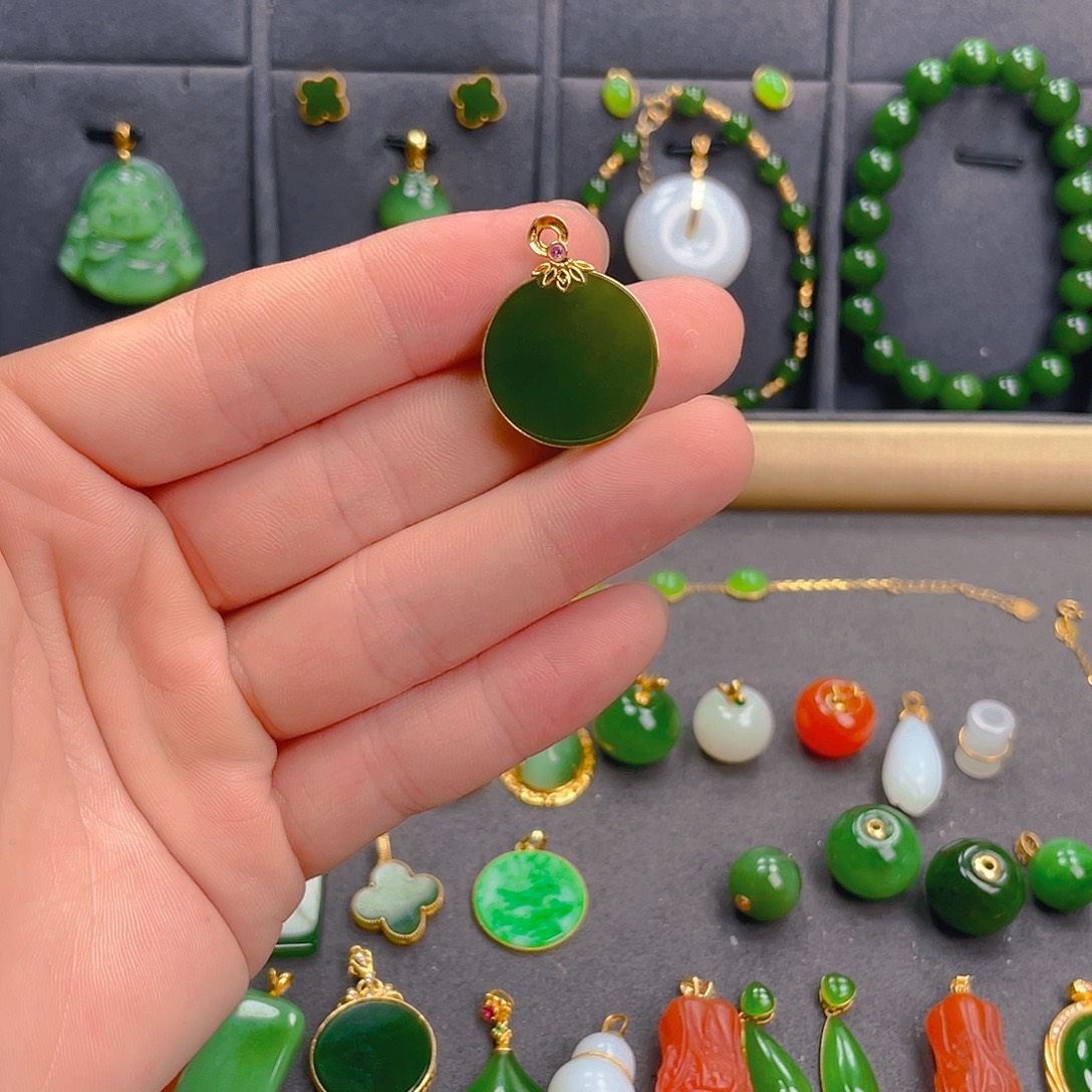 吊坠(不含链)18K金镶嵌和田玉（碧玉）