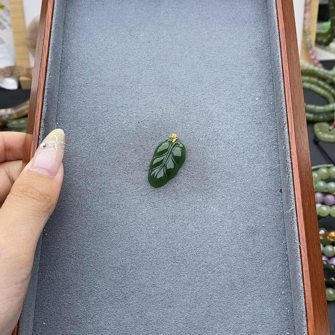 和田玉吊坠(不含链)18K金镶嵌