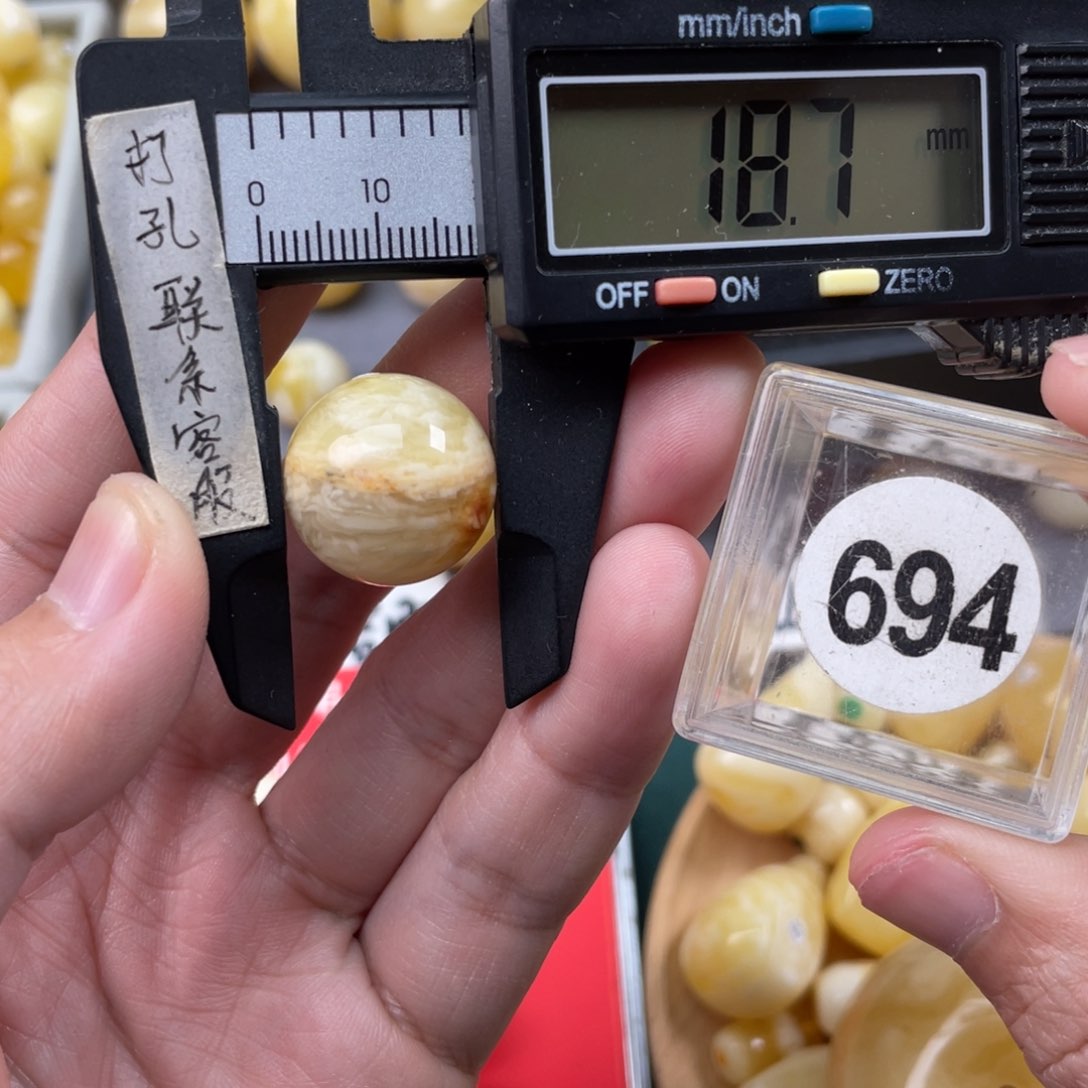 蜜蜡珠宝奇石未镶嵌