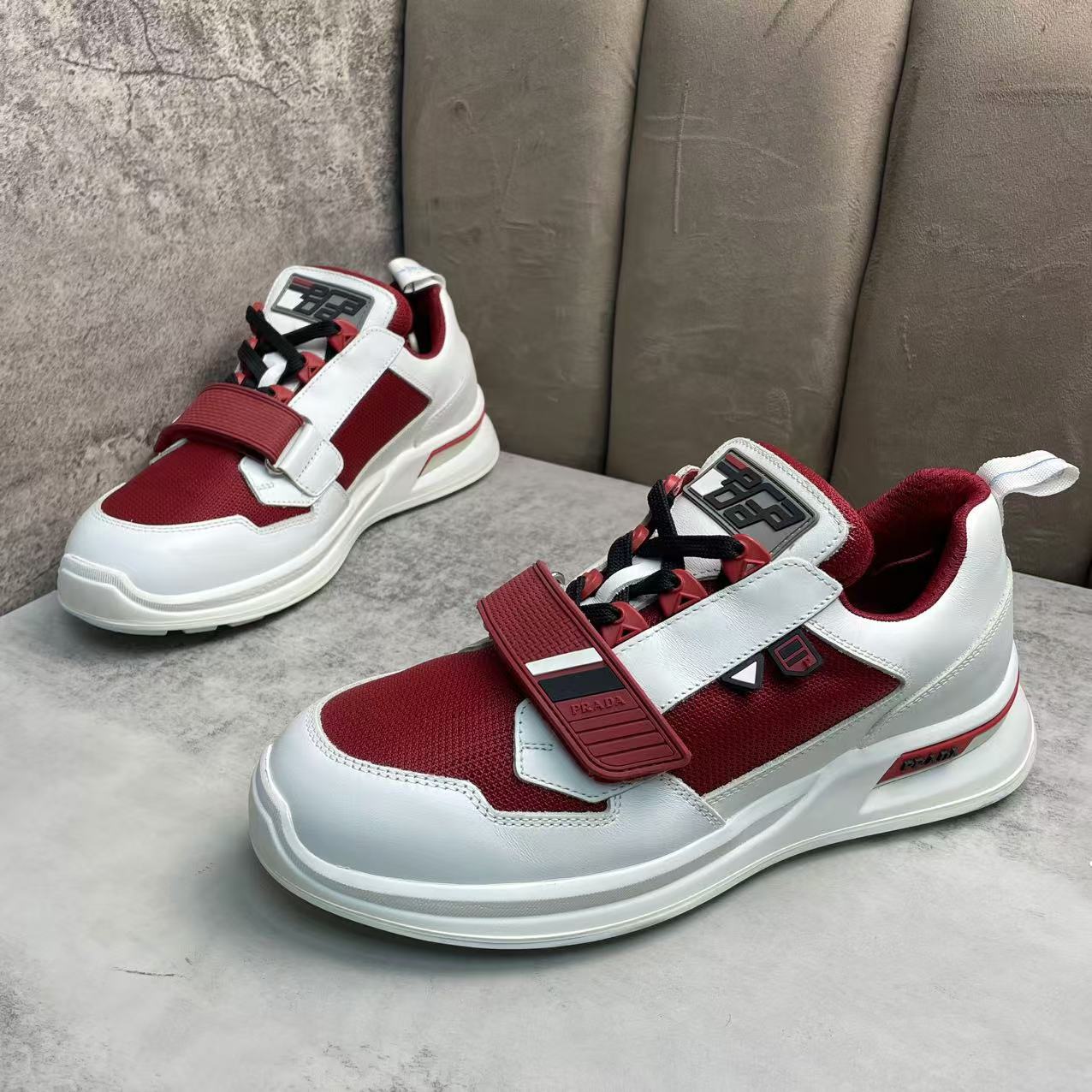 全新未使用 Prada/普拉达 白红皮革拼接百搭厚底运动鞋/42码