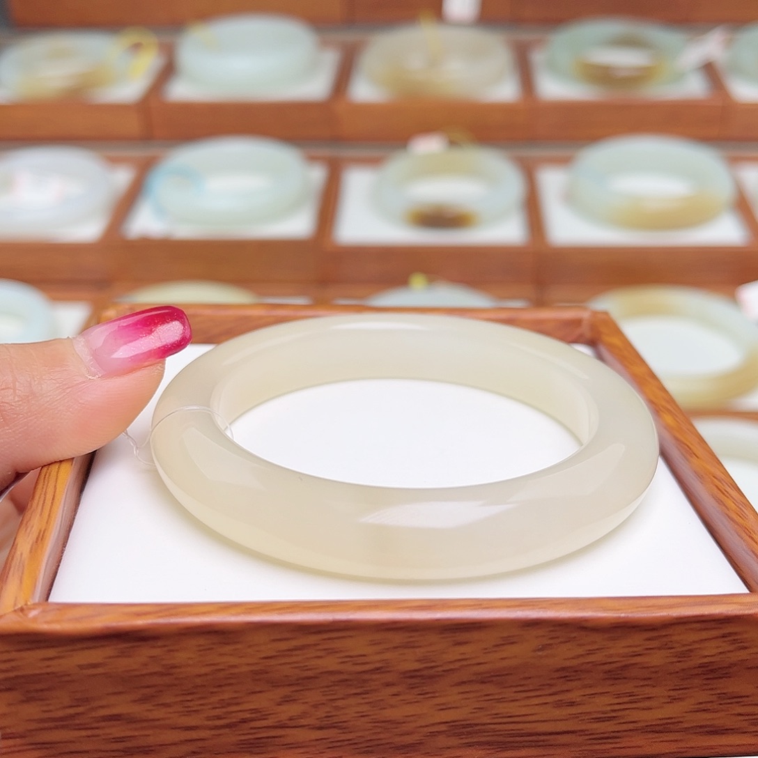 和田玉手镯未镶嵌56.6