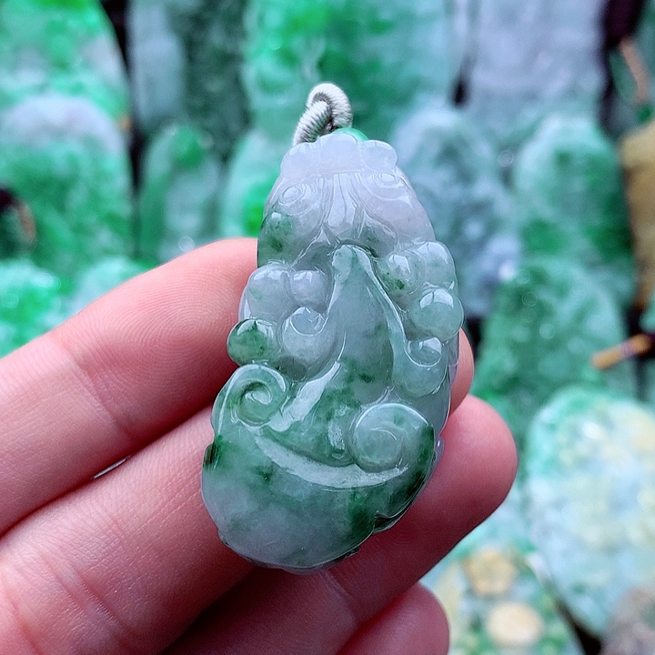 翡翠吊坠(不含链)未镶嵌马**边