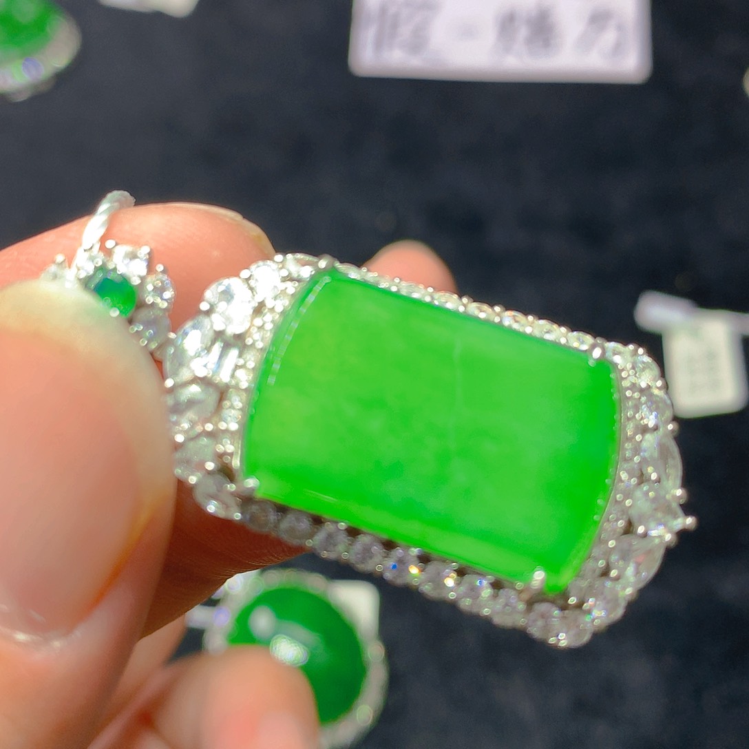 颈饰银S925镶嵌翡翠