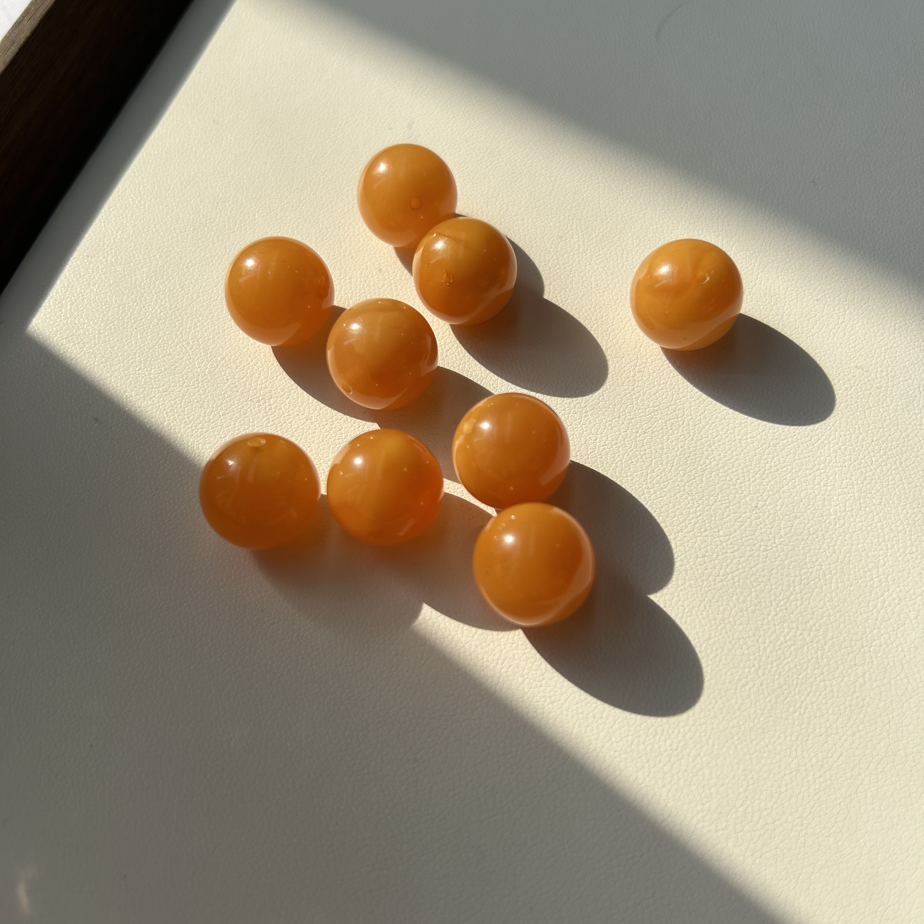 卡14MM左右蜜蜡圆珠一颗（多样性发一）