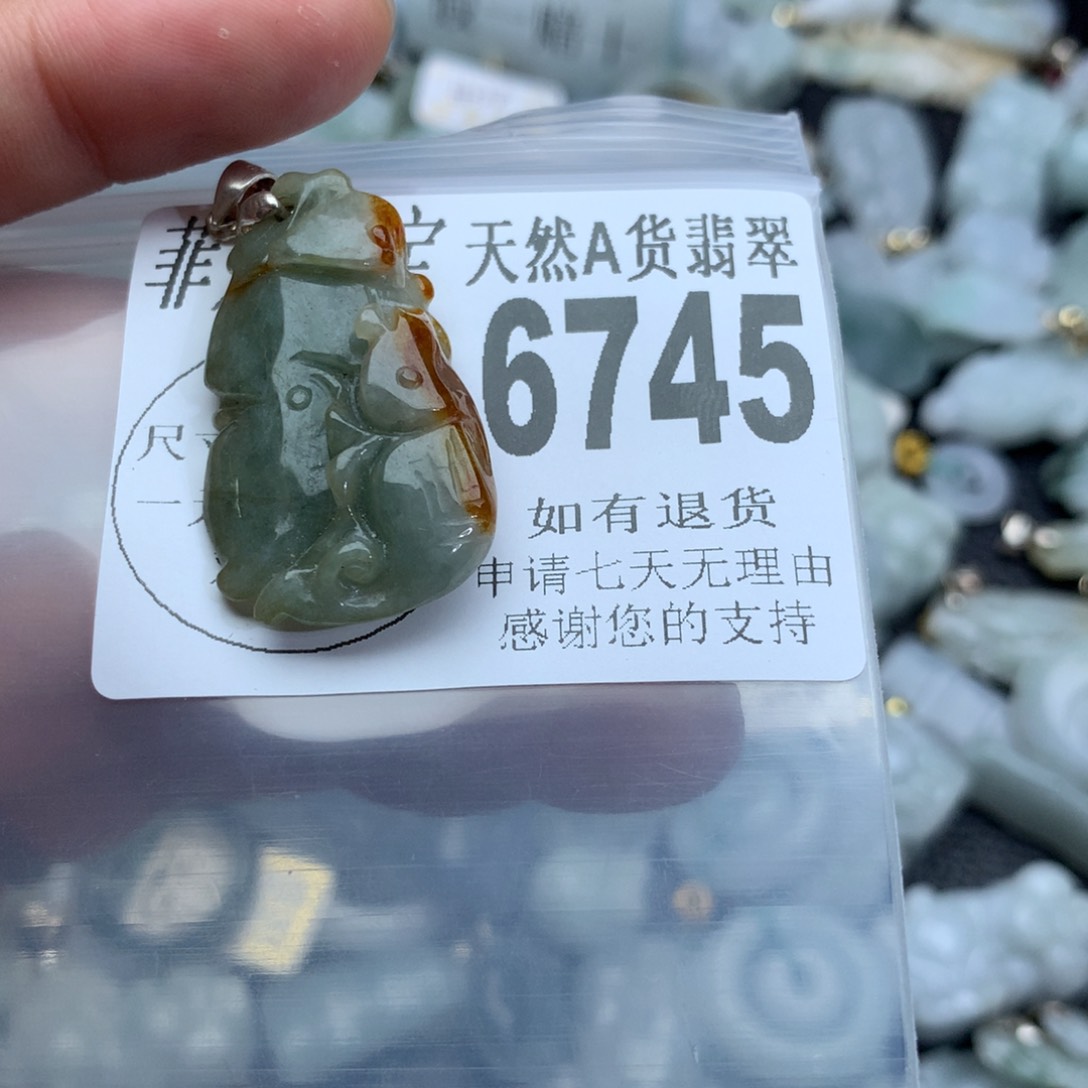 翡翠颈饰未镶嵌6745。