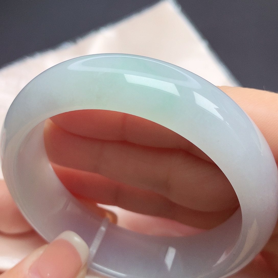 翡翠手镯未镶嵌55圈口