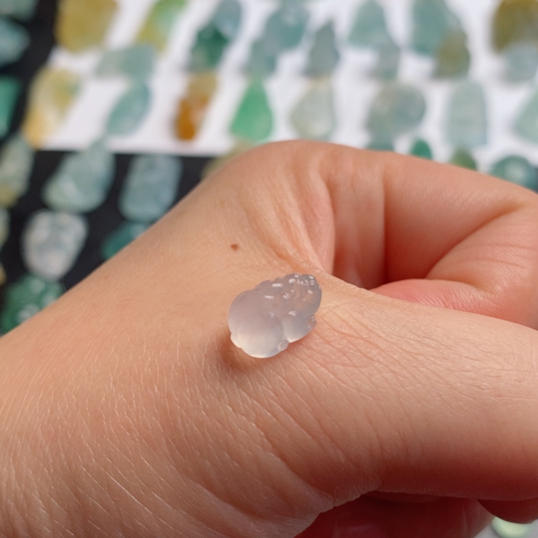 定制翡翠未镶嵌貔貅