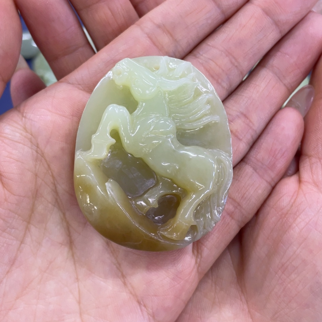 颈饰未镶嵌岫岩老玉（透闪石质玉）砺****）