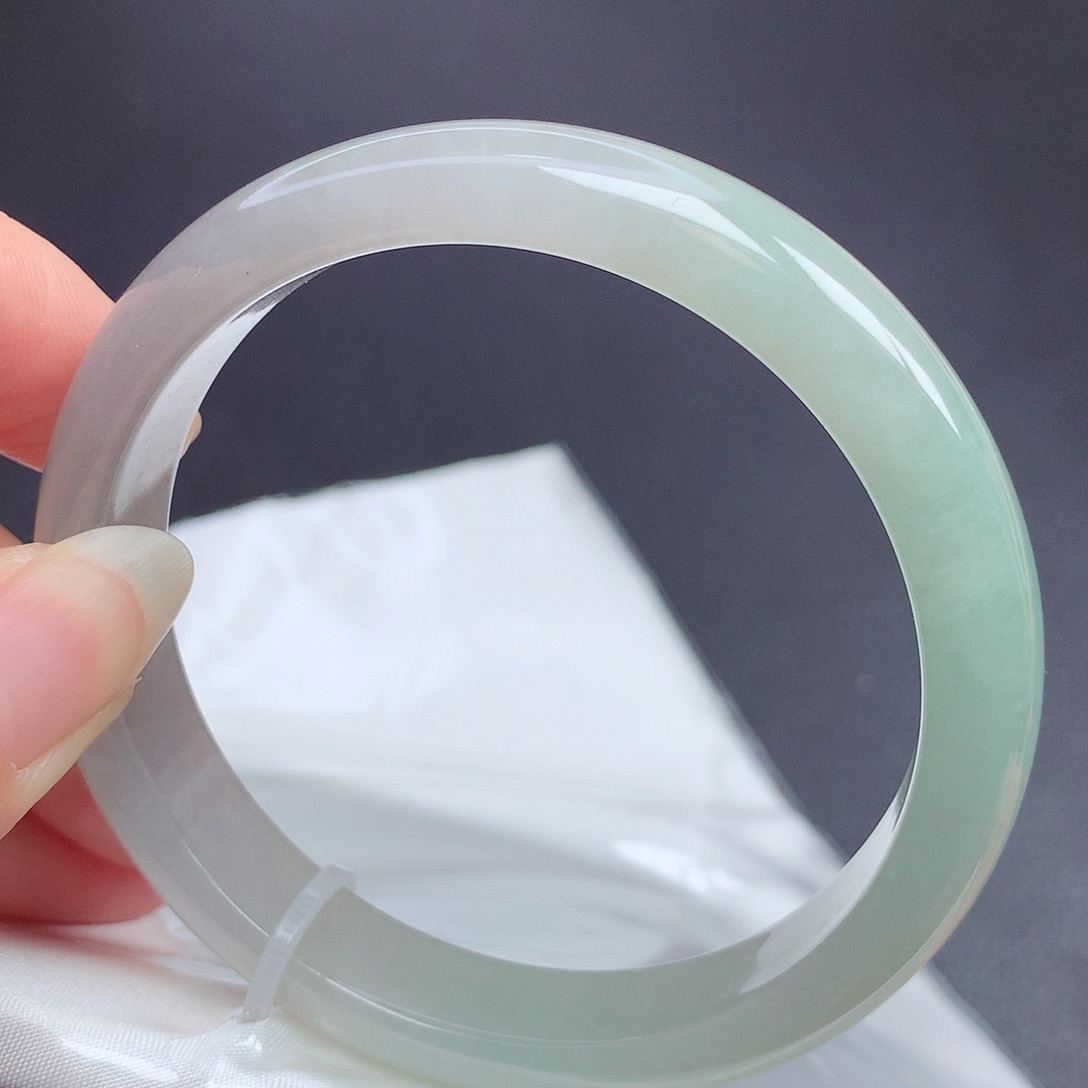 翡翠手镯未镶嵌58圈口