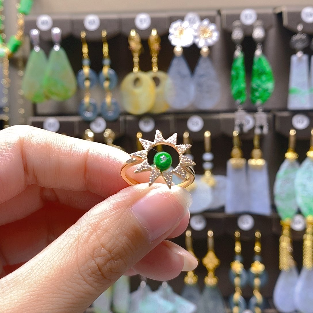 未镶嵌翡翠耳饰翡翠