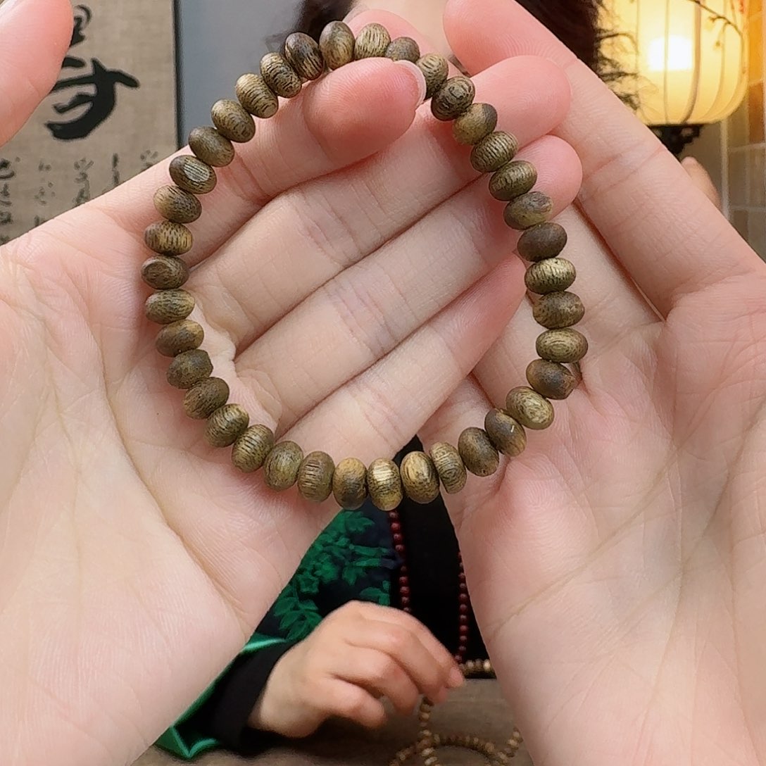 沉香手串海南陆河绿奇楠0.7
