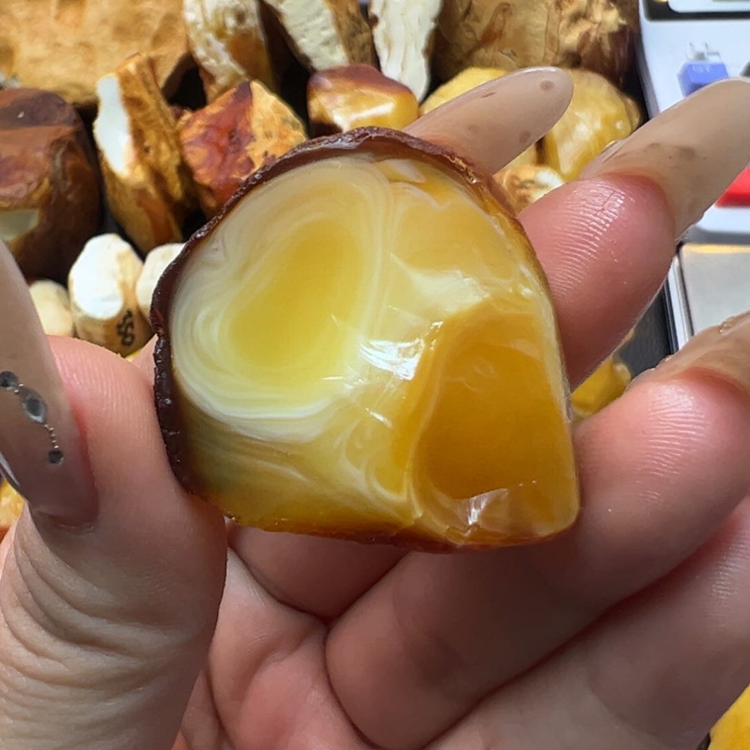 南***游定制琥珀未镶嵌蜜蜡