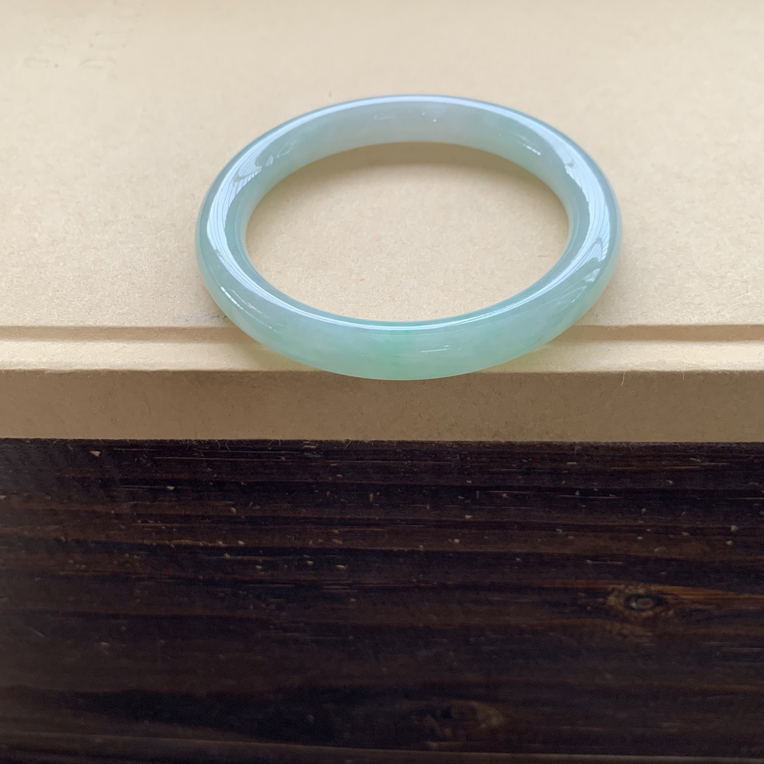 完美冰润清爽冰绿圆条手镯特价3980圈口53.2-8.7-8.4，天然翡翠缅A