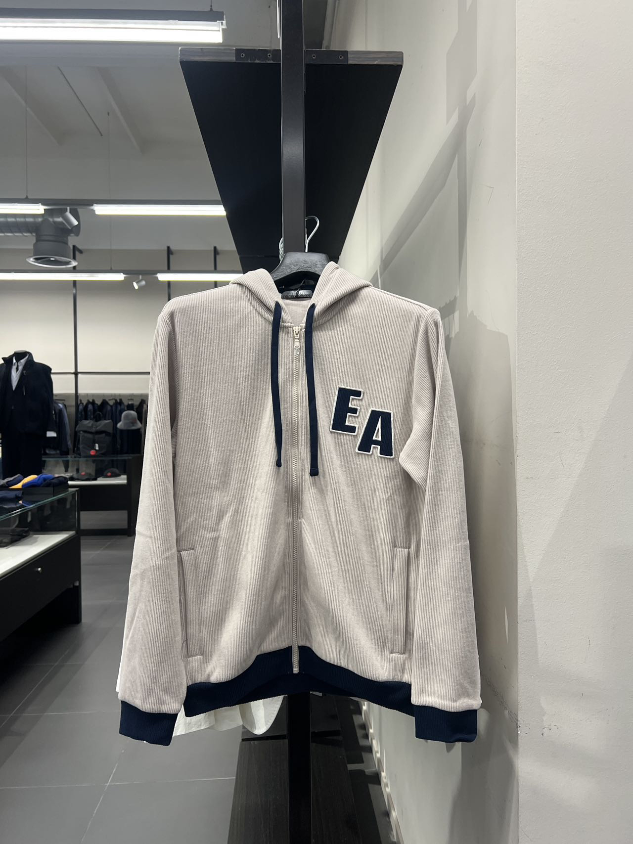 未使用 EMPORIO ARMANI/安普里奥·阿玛尼 男士经典刺绣外套不退换