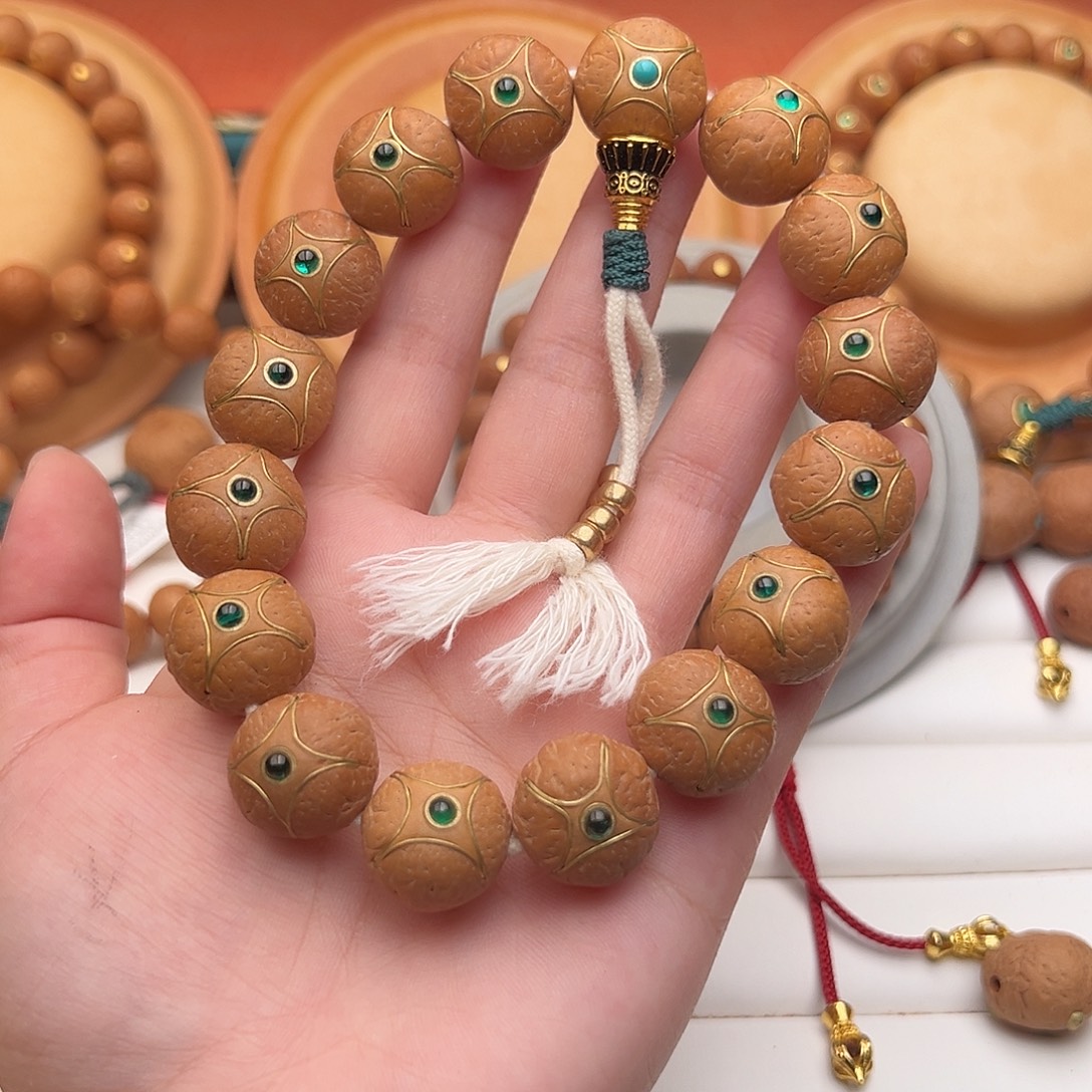 鹏***里凤眼菩提吊坠凤眼菩提