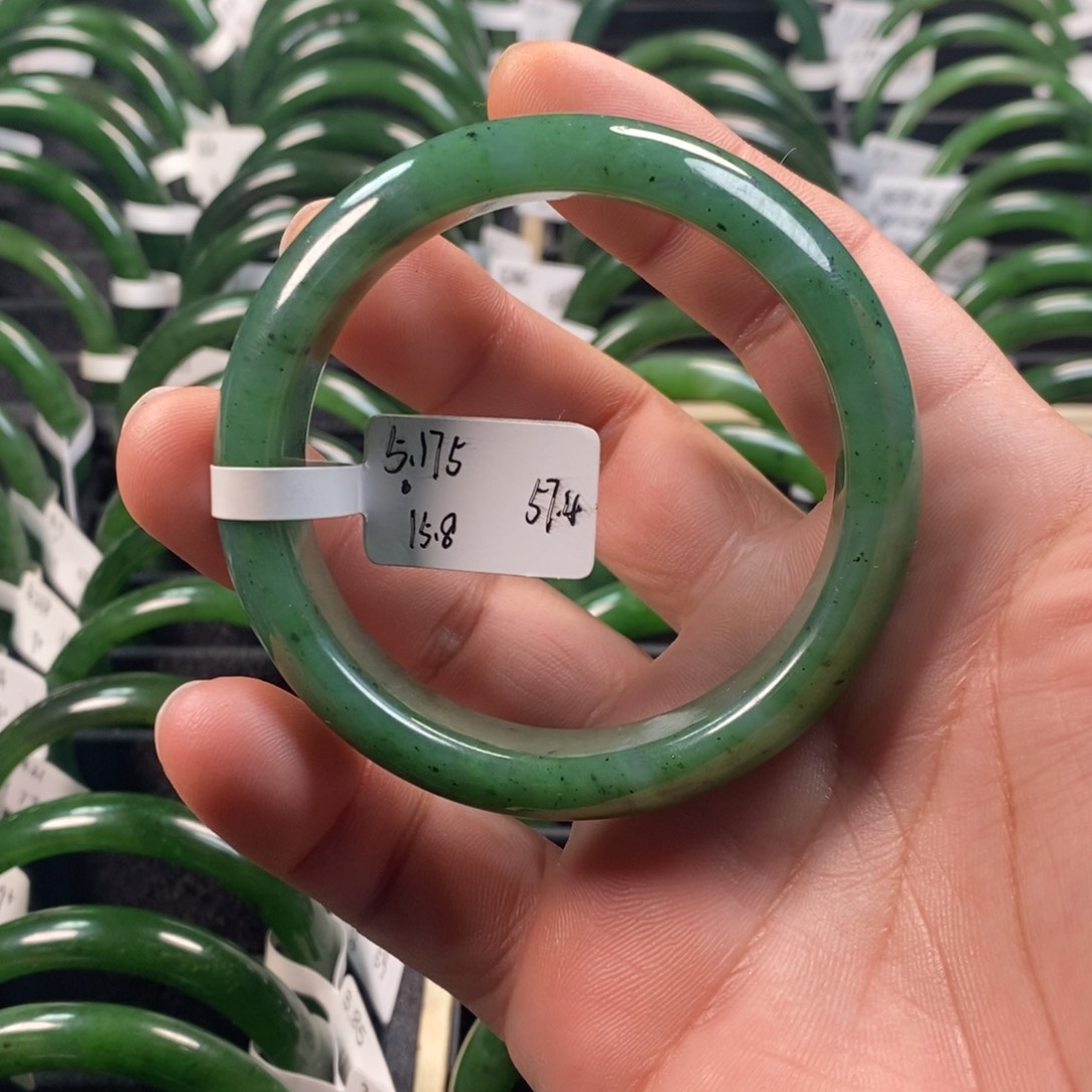 和田玉（碧玉）未镶嵌手镯微瑕57宽版