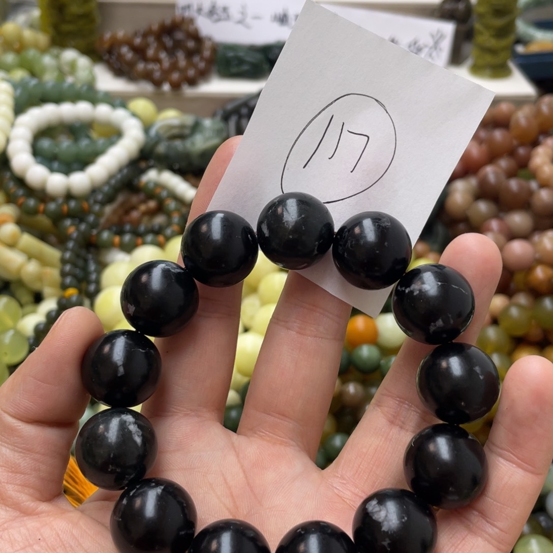 透闪石-蛇纹石玉手链未镶嵌