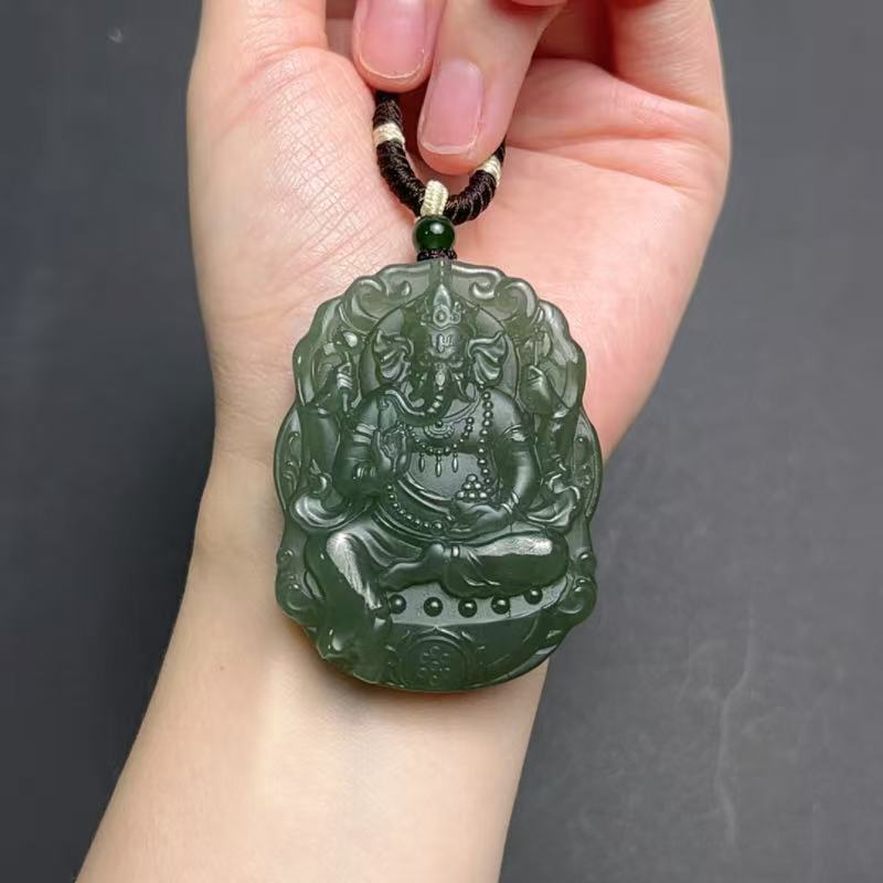 天然和田玉湖水绿象神财神双面精工雕刻挂件