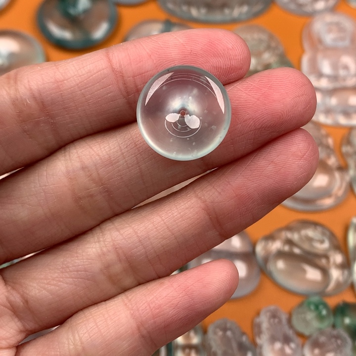 翡翠挂件未镶嵌….