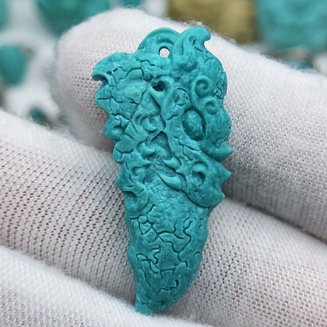 绿松石颈饰未镶嵌