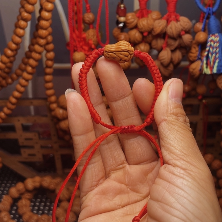 木质类龙纹桃枭挂件