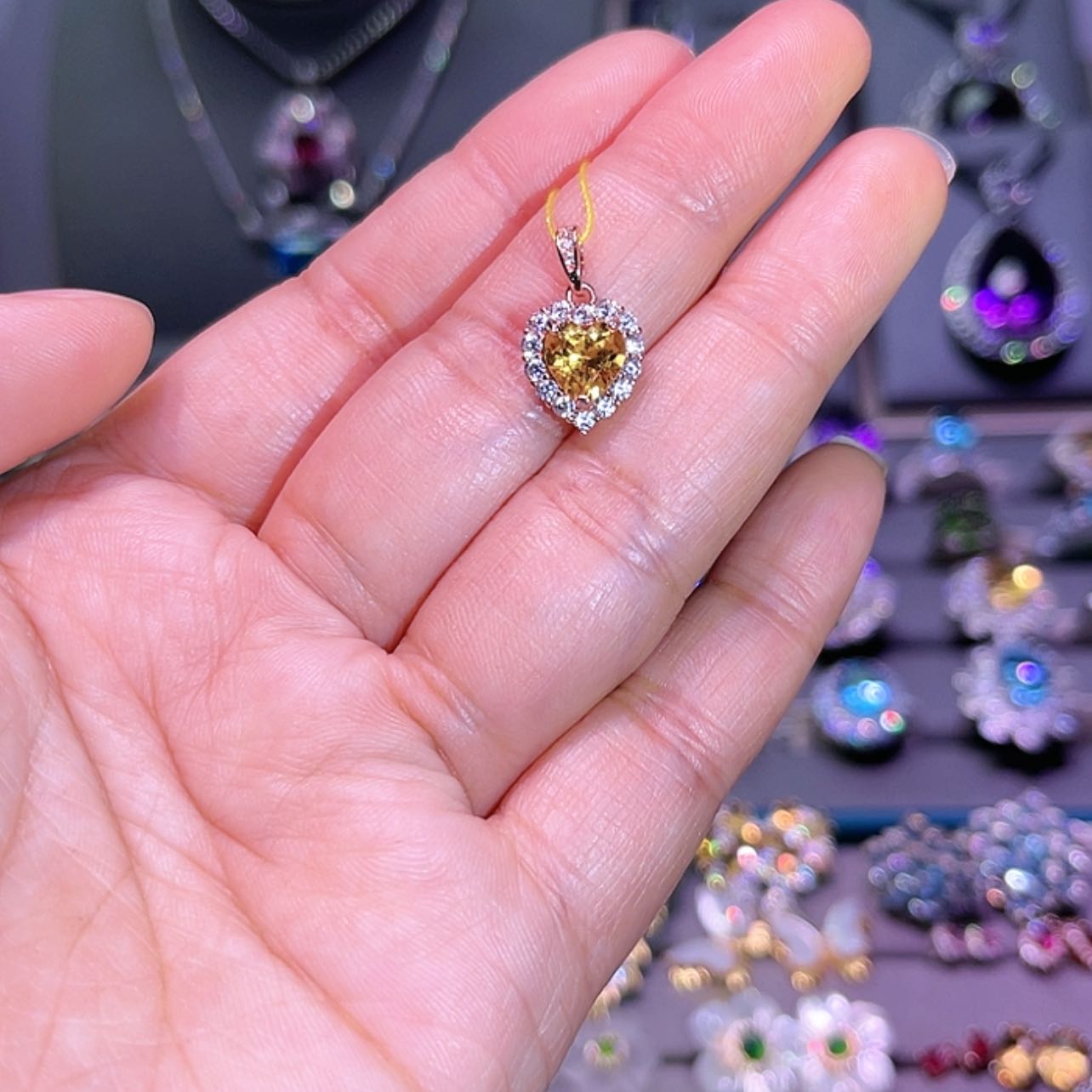 【闪购商品】黄晶吊坠(赠链)银S925镶嵌