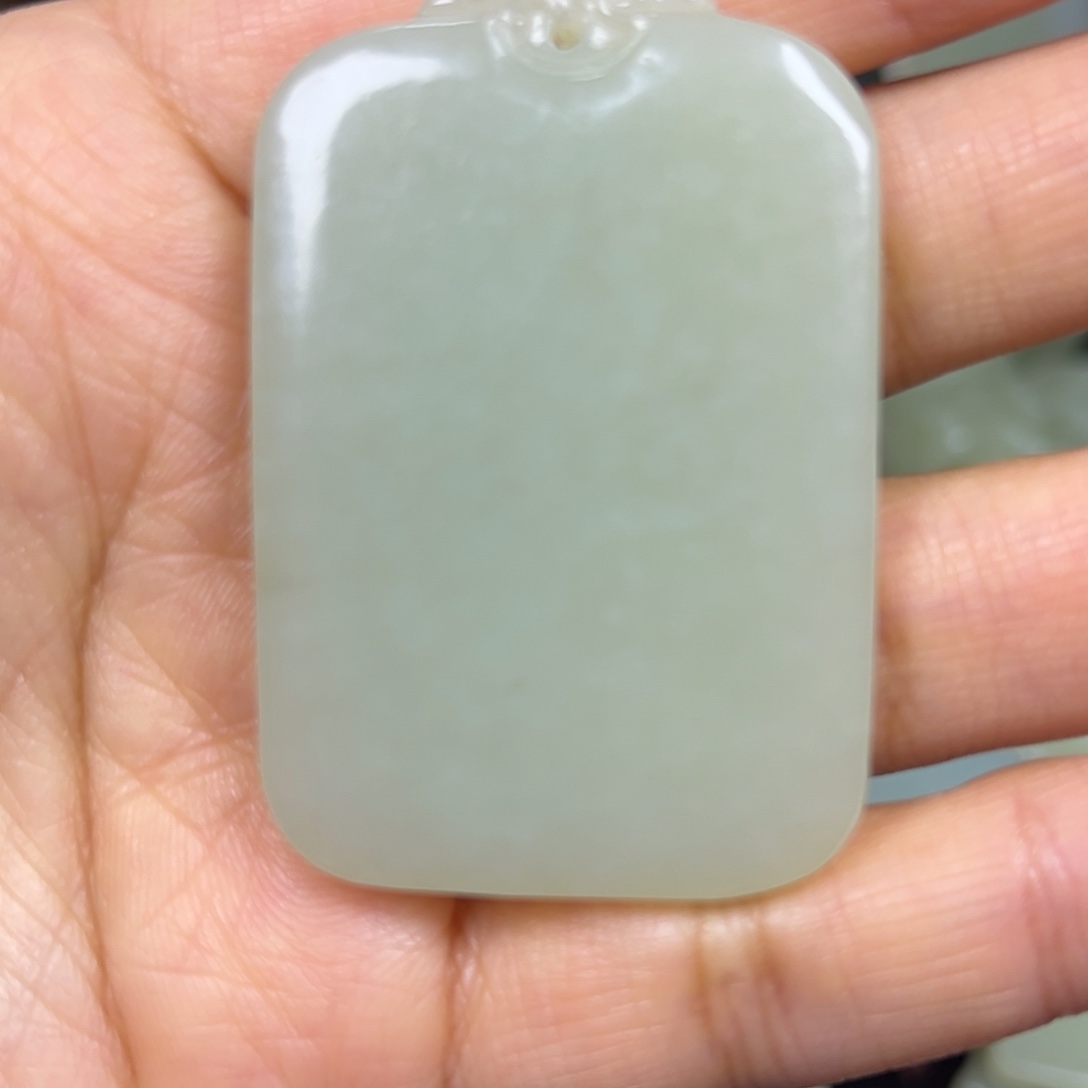 月***稀和田玉未镶嵌颈饰其他