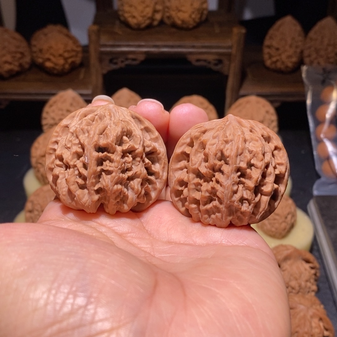 文玩核桃吊坠野牛42+